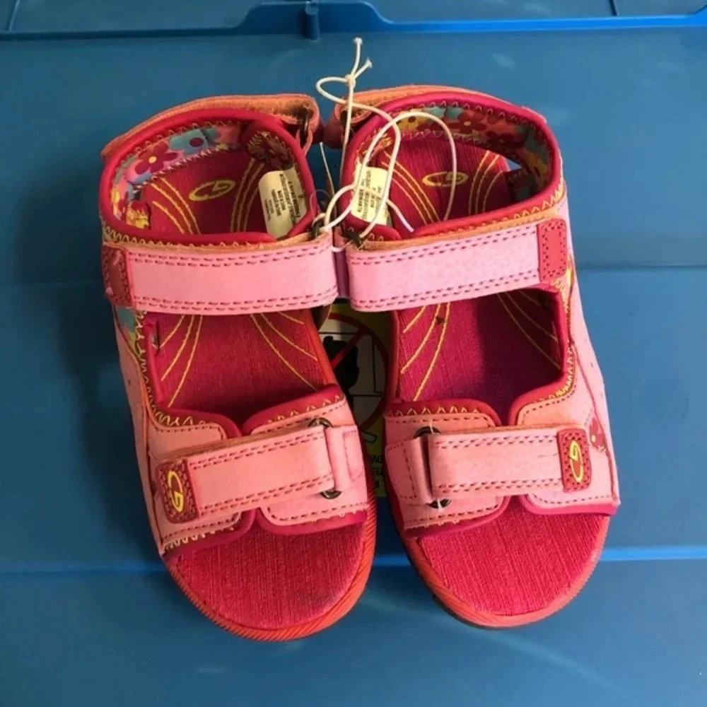 Champion pink water shoes